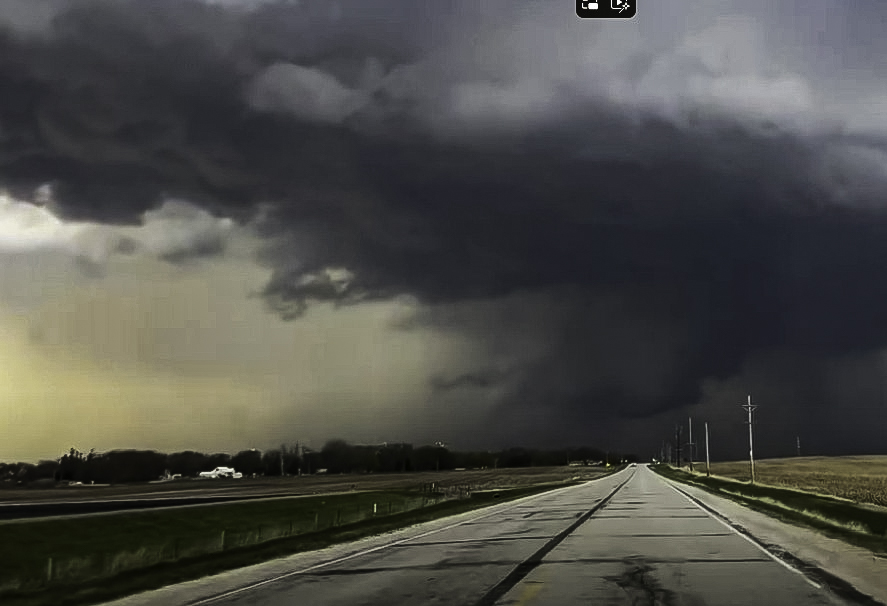 Wall cloud formation